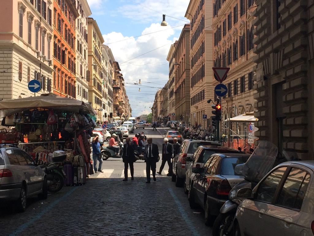 Casa Vacanza Colosseo Rome Luaran gambar